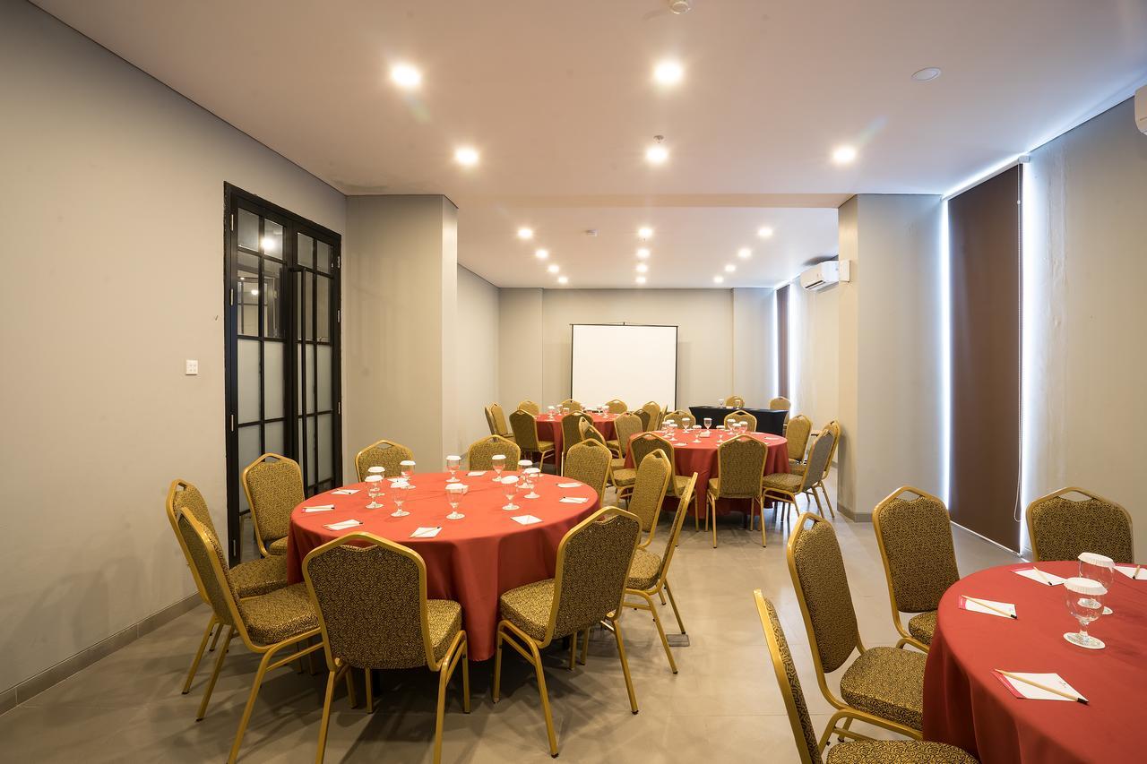 Maple Hotel Grogol Jacarta Exterior foto