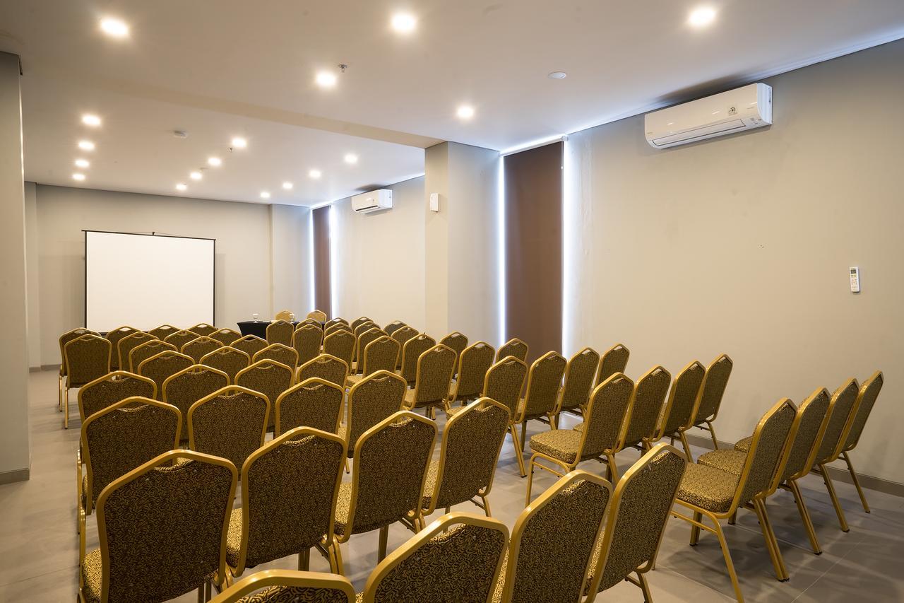 Maple Hotel Grogol Jacarta Exterior foto