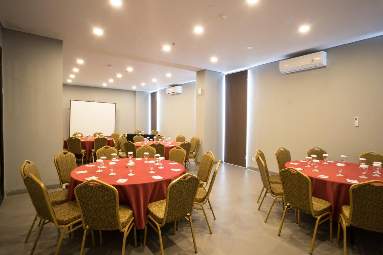 Maple Hotel Grogol Jacarta Exterior foto